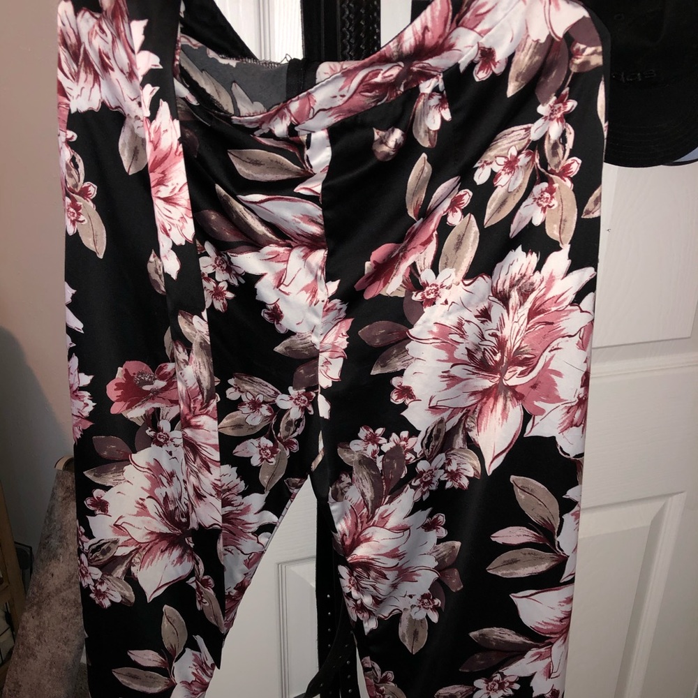Floral flowy pants silk material
